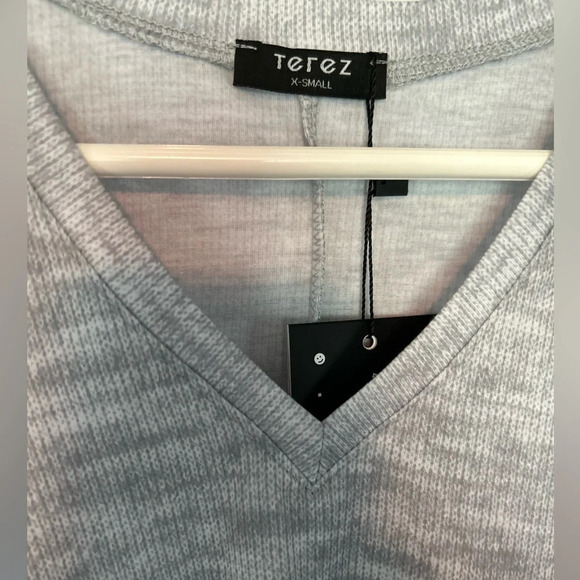 NWT Terez dip dye v neck top size XS oversized - Picture 3 of 6